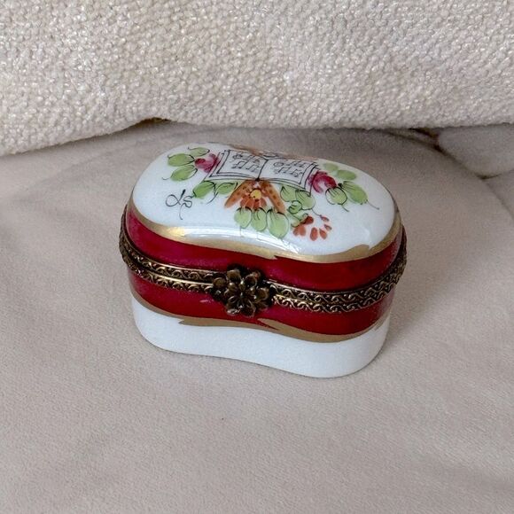 Vintage Gift LIMOGES France Peint Main Music Theme Hinge Trinket Pill Box Signed - Picture 1 of 9